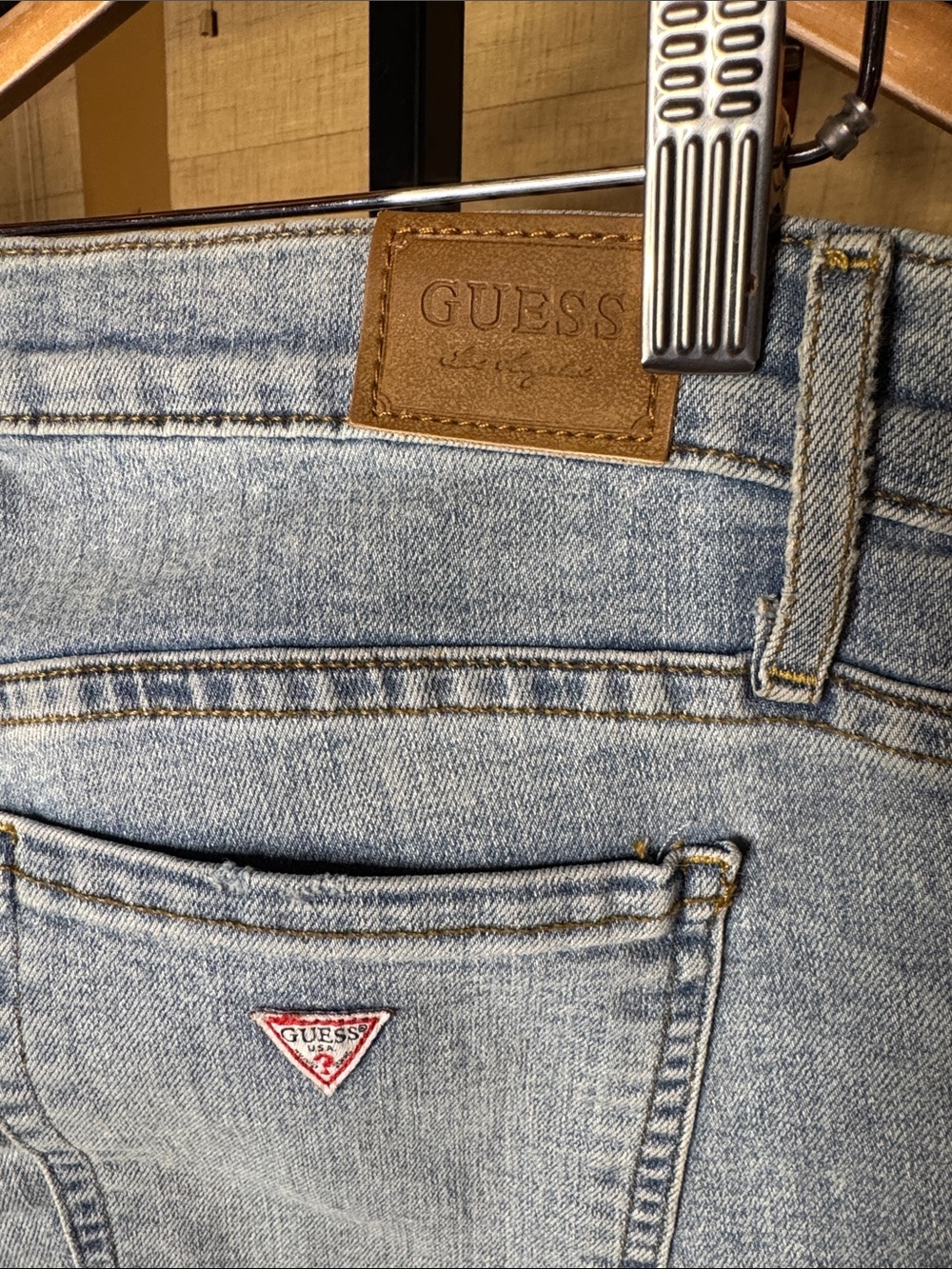 GUESS Light Wash Frayed Hem Ankle Jeans Size 27 Stretch Denim - Picture 5 of 8